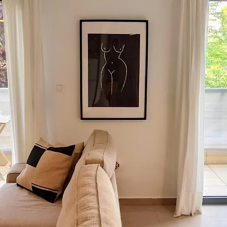 Grand Getaway 300mts From The Apartment