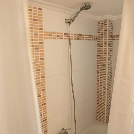 Grand Getaway 300mts From The Apartment *