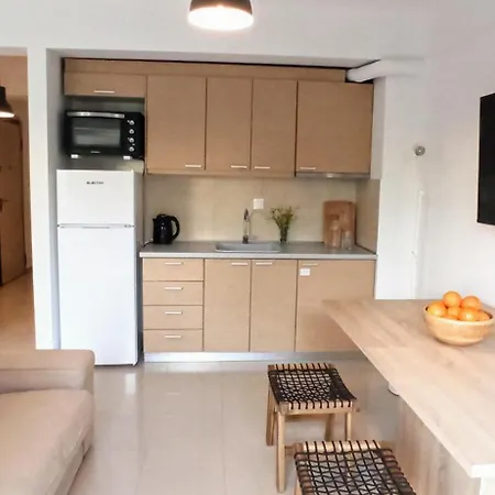 Grand Getaway 300mts From The Apartment Peraía