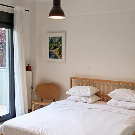 Apartment Grand Getaway 300mts From The Peraía